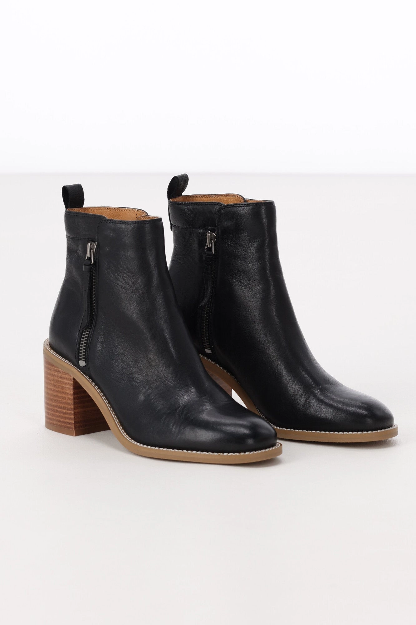 EOS Charity Boot Black