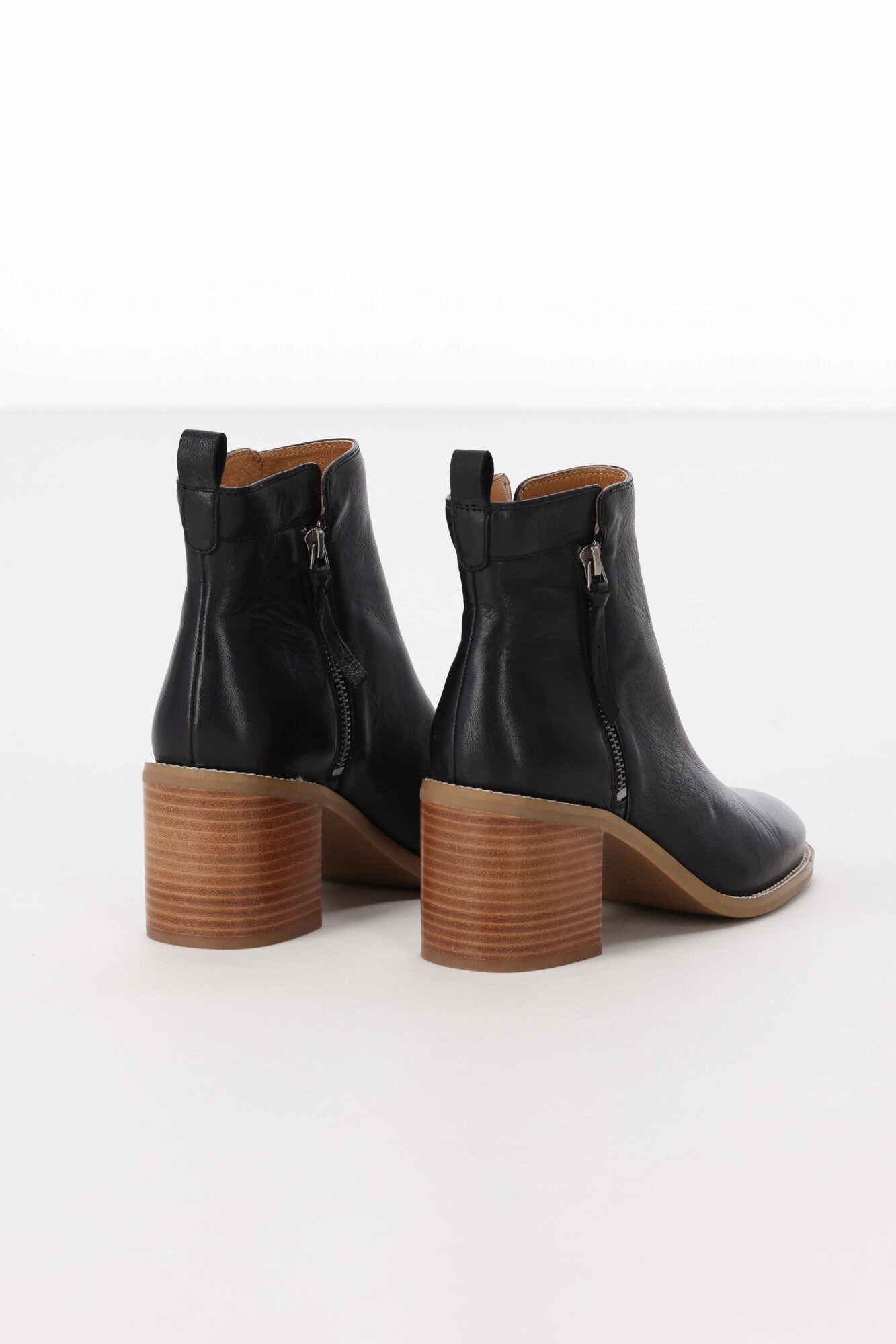 EOS Charity Boot Black