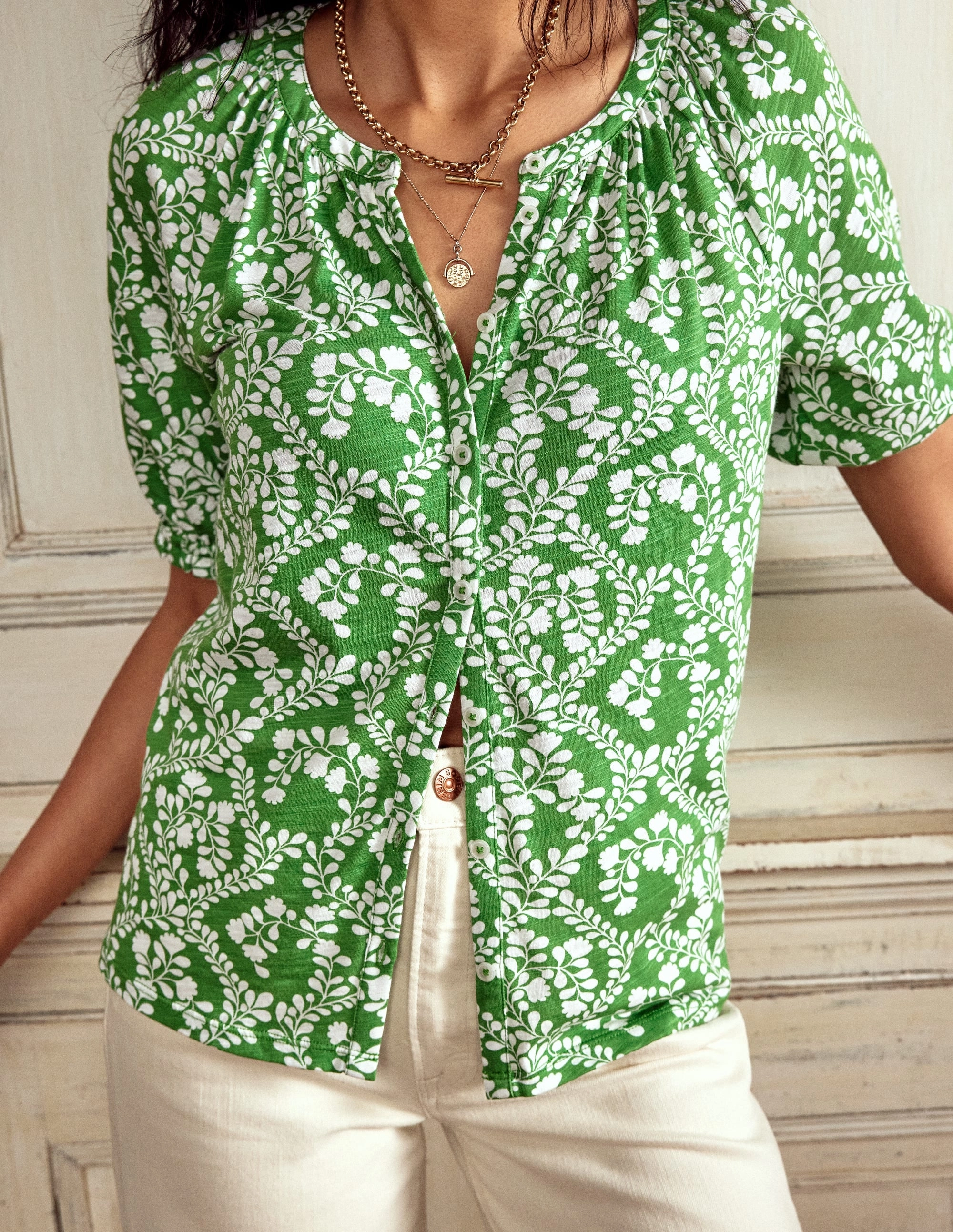 Isla Jersey Shirt-Iguana Green. Vine Sillouette