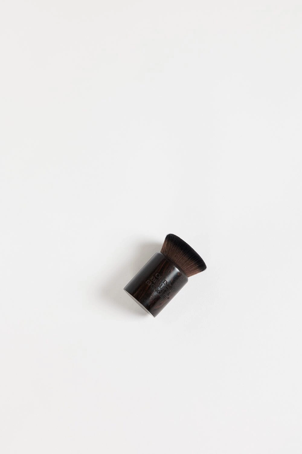 OUTSIDE BEAUTY & SKINCARE KABUKI BRUSH